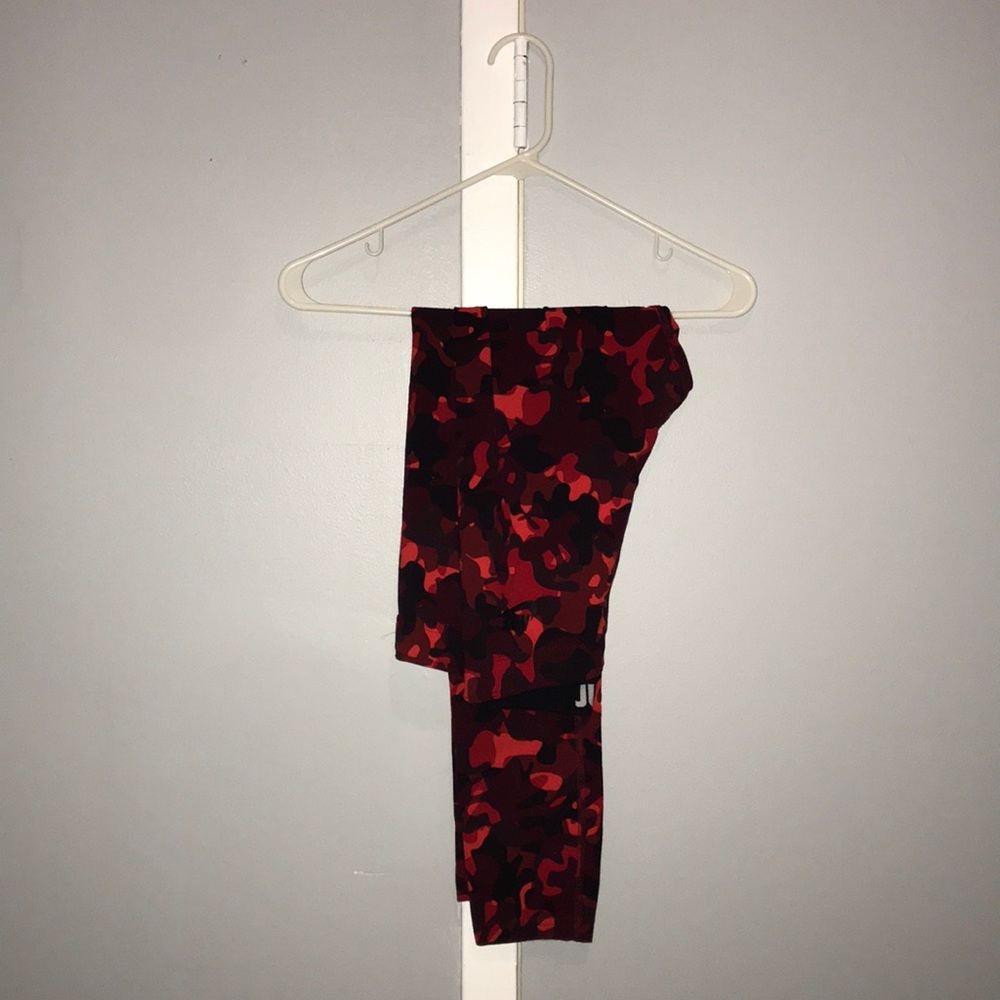 Red camo Nike Leggings